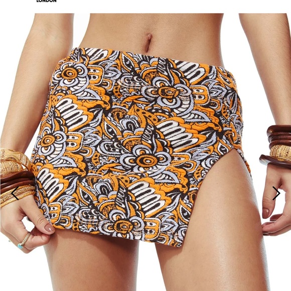 Selling set. Top:UK 6 women’s. Bikini bottom: UK 8 women’s. Skirt is a large. - Picture 5 of 7